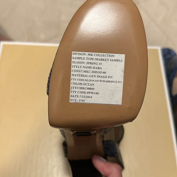 Size 6M, Michael Kors. New on box with tag. - Picture 6 of 7